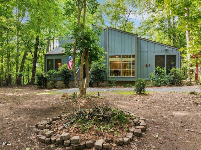 view of front of property