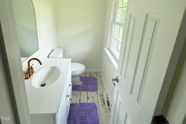 3141 Wagoner Ln Unit 09, Graham, NC 27253 - bathroom with toilet, vanity, and baseboards