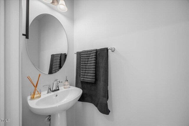926 Romeria Dr, Durham, NC 27713 - bathroom with a sink