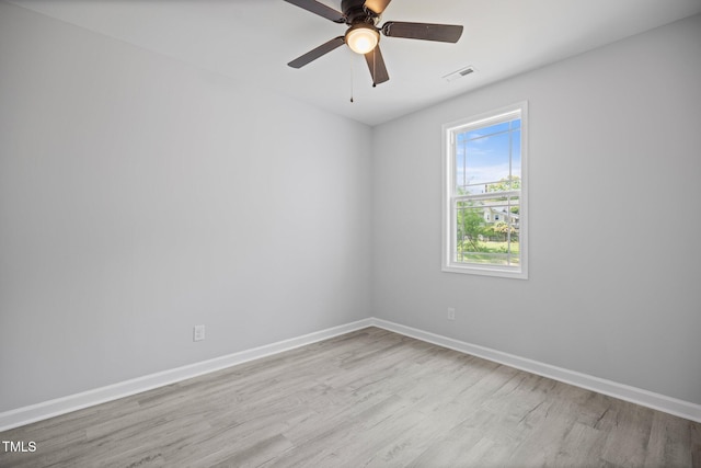 208 W Holt St, Burlington, NC 27217 - unfurnished room featuring light wood-type flooring, baseboards, and ceiling fan