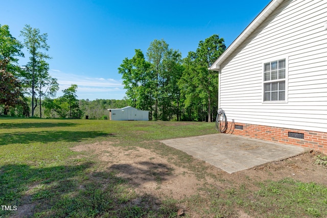 view of grassy yard with a patio