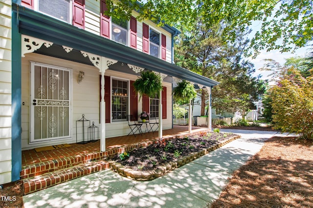 doorway to property with covered porch
