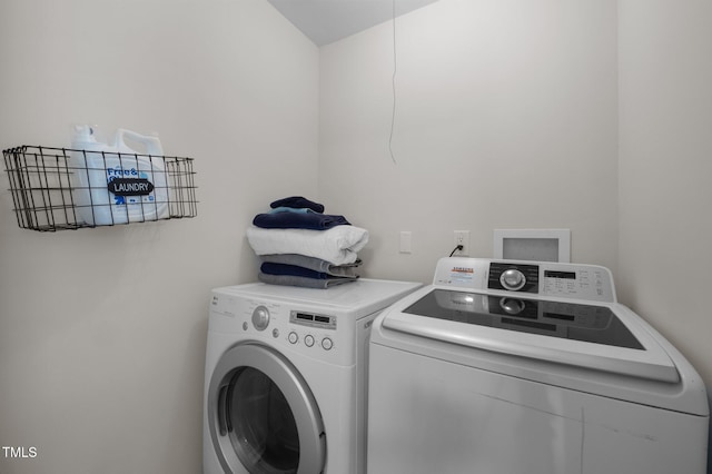 laundry room with washing machine and clothes dryer