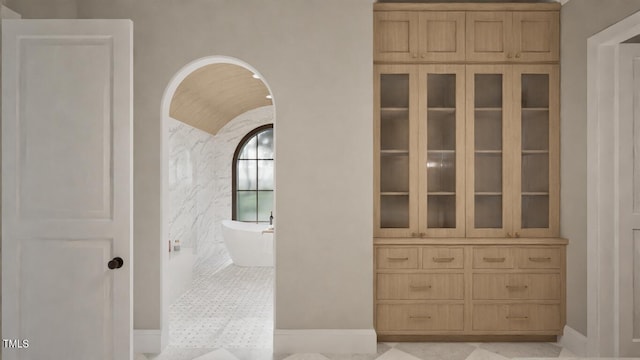 913 Tyrrell Rd, Raleigh, NC 27609 - interior space with a soaking tub