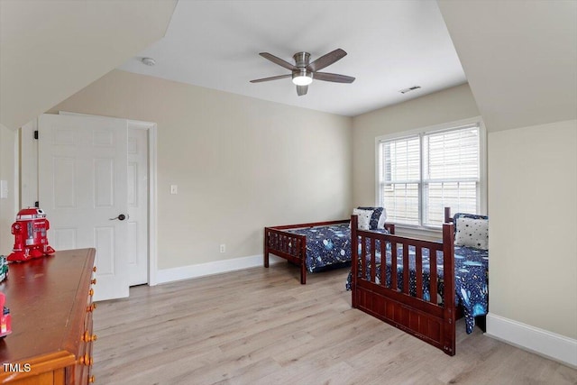 bedroom featuring light wood-style floors, baseboards, and ceiling fan