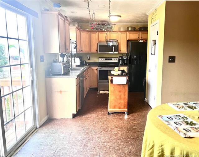 429 Bristlecone Rd, Fayetteville, NC 28311 - kitchen with appliances with stainless steel finishes, a sink, baseboards, and crown molding