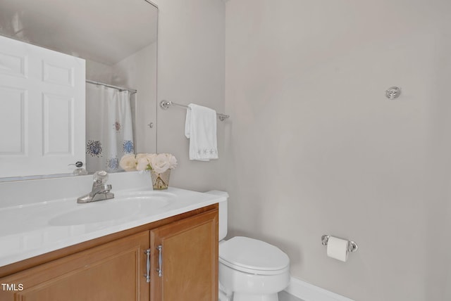 full bathroom with toilet, vanity, and curtained shower