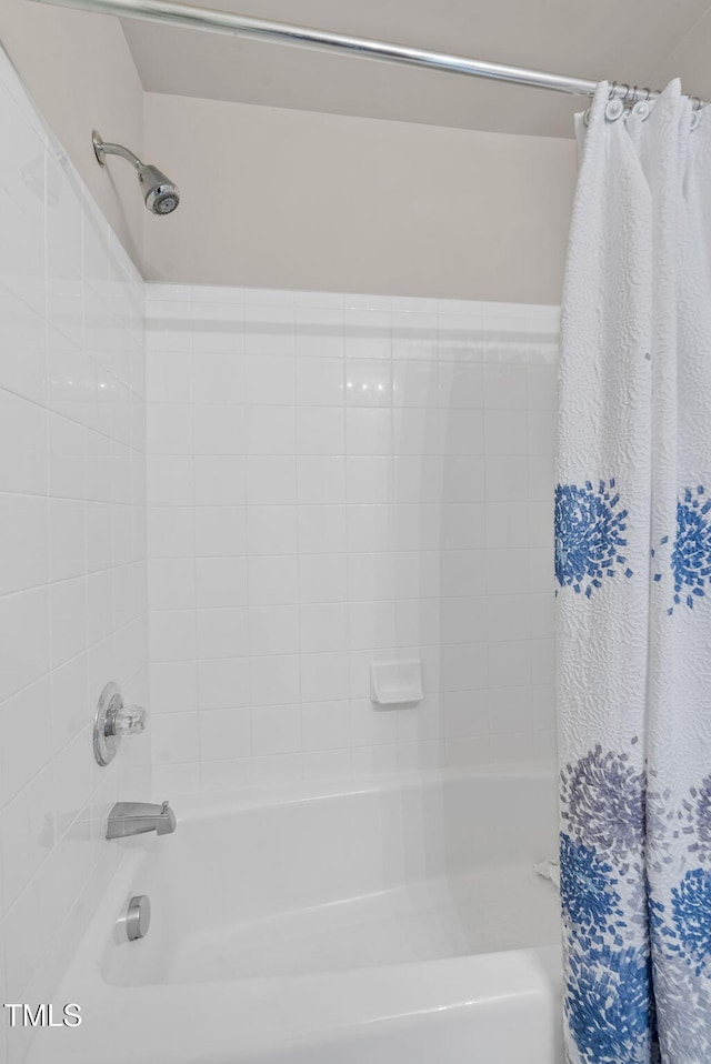 full bath with shower / tub combo