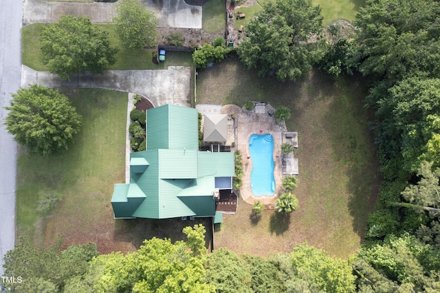 drone / aerial view of a pool