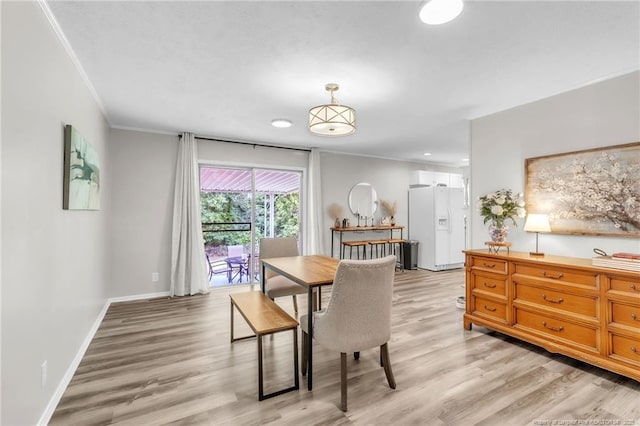 dining space with light wood-style flooring, ornamental molding, baseboards, and recessed lighting