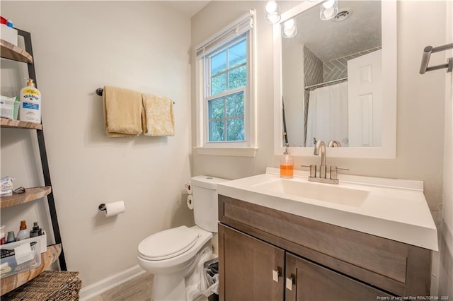 full bathroom featuring toilet, baseboards, vanity, and a shower with shower curtain