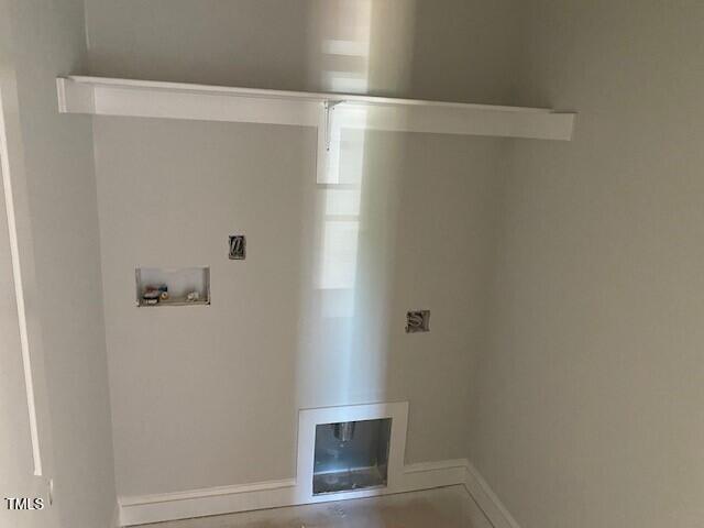 laundry area with washer hookup and baseboards