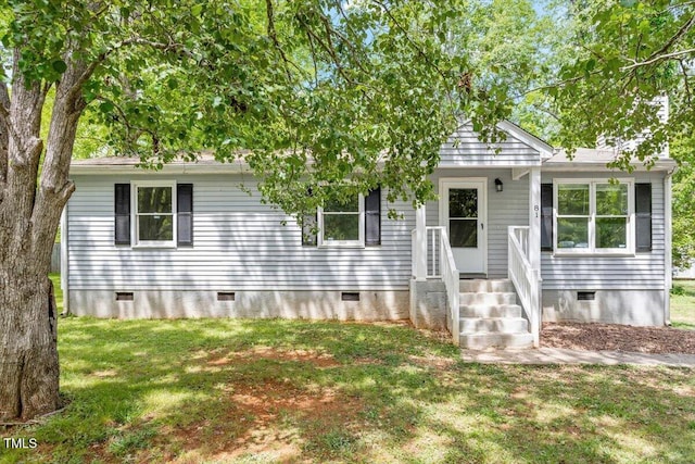 view of front facade featuring crawl space and a front lawn