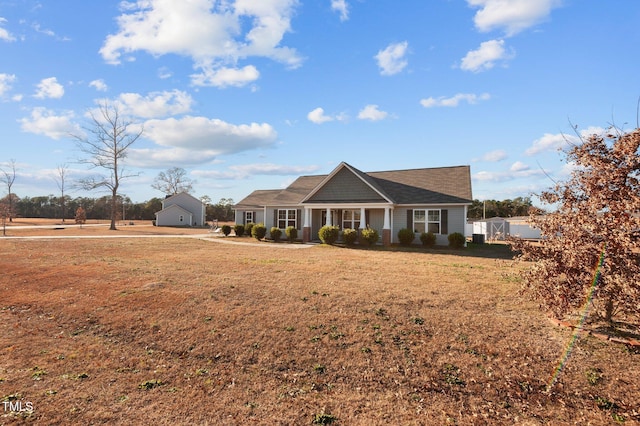 ranch-style house featuring a front yard