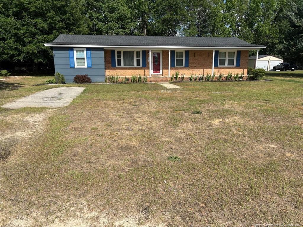 61 Sedgefield Dr, Lumberton, NC 28360 - photo 1