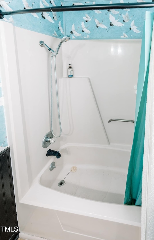 bathroom featuring shower / bath combo