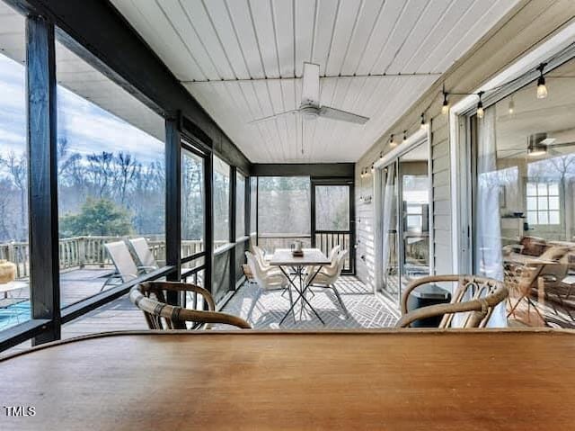 sunroom / solarium with ceiling fan