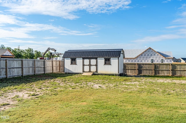 view of yard featuring a storage unit and an outdoor structure