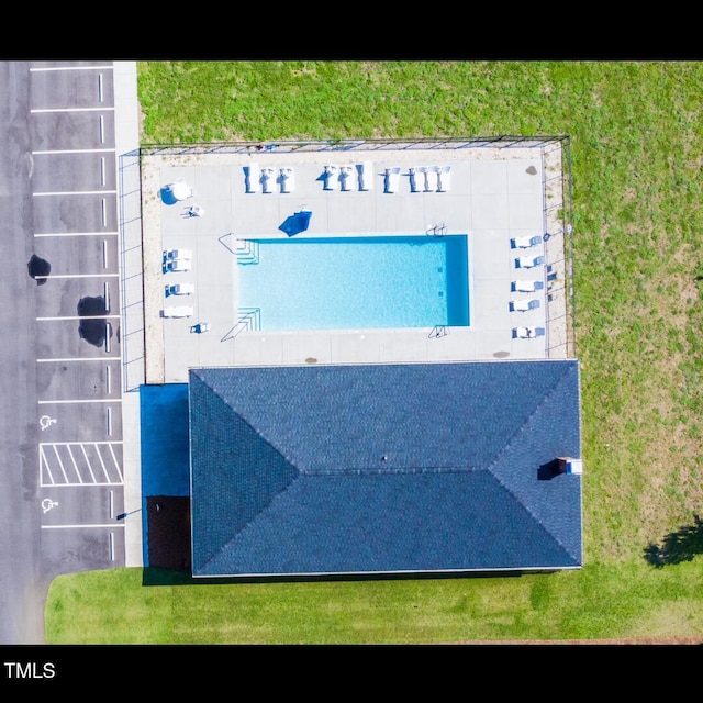 drone / aerial view of a pool area