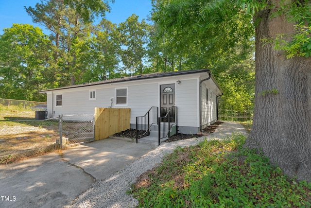 308 Lynn Rd, Durham, NC 27703 - view of outbuilding with a gate, fence, and cooling unit