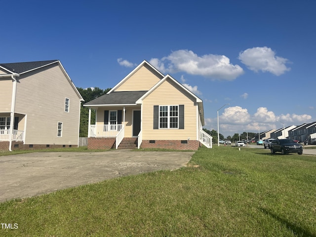 view of front facade with crawl space, a porch, and a front lawn