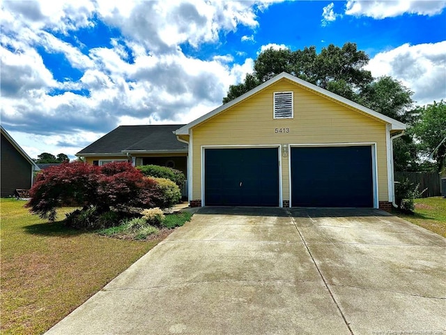 5413 Heather St, Hope Mills, NC 28348 - single story home featuring driveway and a front yard
