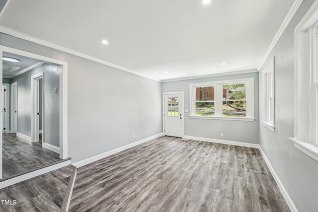 unfurnished room featuring wood finished floors, baseboards, recessed lighting, and ornamental molding