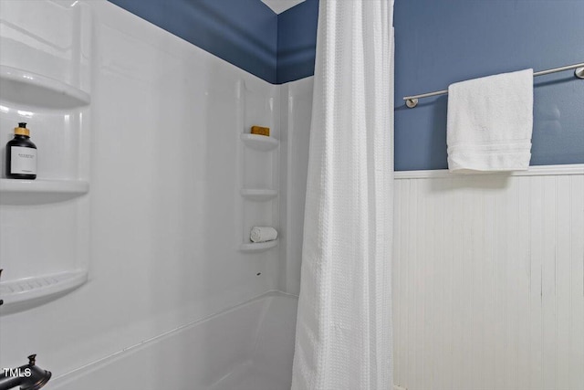 3418 Carriage Trl, Hillsborough, NC 27278 - full bath featuring a wainscoted wall