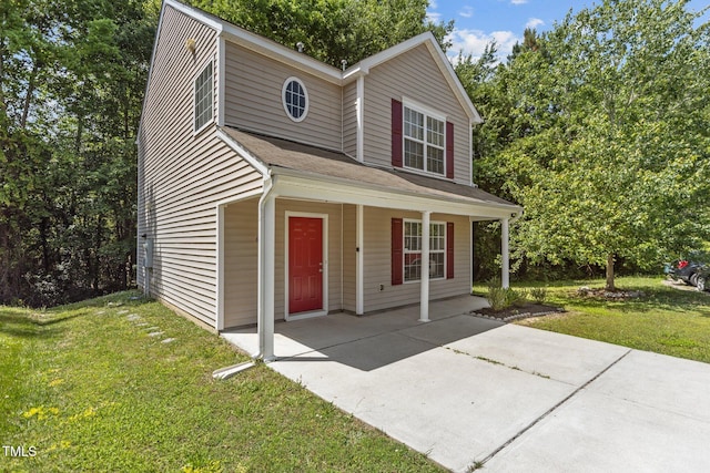 view of front facade with a front yard