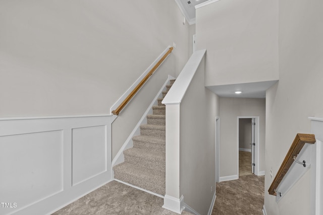986 Gateway Commons Cir, Wake Forest, NC 27587 - stairway featuring carpet, crown molding, and baseboards
