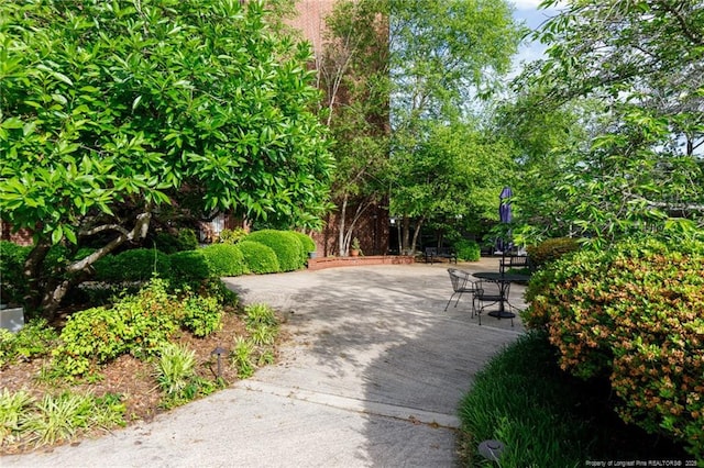 1100 Clarendon St Unit 501, Fayetteville, NC 28305 - surrounding community with a patio area