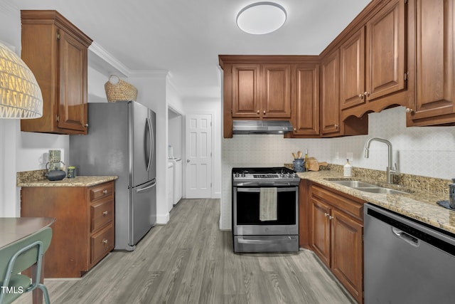 608 Cross Timbers Dr, Durham, NC 27713 - kitchen featuring stainless steel appliances, a sink, under cabinet range hood, light wood-type flooring, and light stone countertops