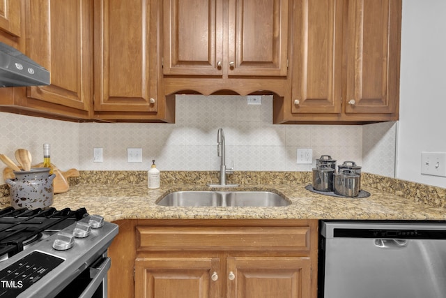 608 Cross Timbers Dr, Durham, NC 27713 - kitchen featuring appliances with stainless steel finishes, a sink, tasteful backsplash, and under cabinet range hood