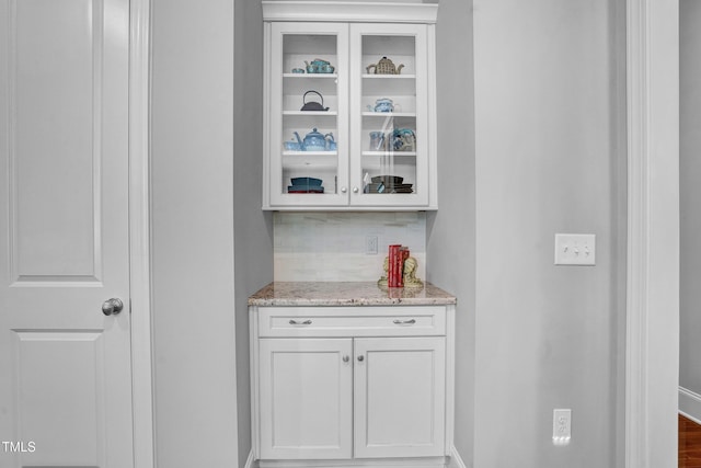 216 Colonial Ridge Dr, Pittsboro, NC 27312 - bar area with backsplash and baseboards