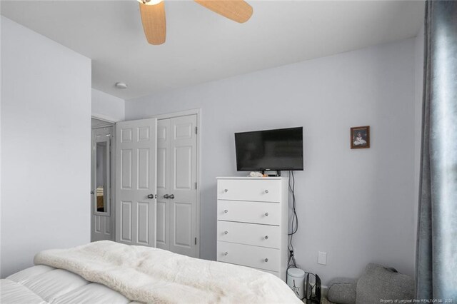 bedroom featuring a closet and a ceiling fan