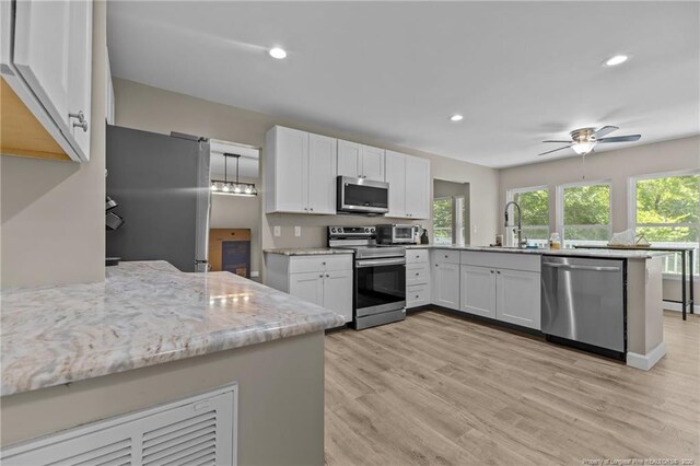 300 Fox Ridge Rd, Warsaw, NC 28398 - kitchen with appliances with stainless steel finishes, a sink, plenty of natural light, a peninsula, and recessed lighting