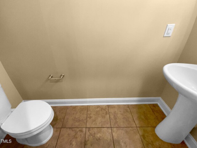 bathroom featuring baseboards and tile patterned floors