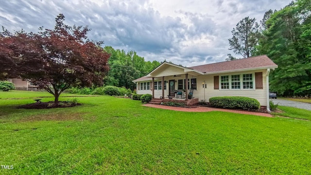 view of front of property featuring covered porch and a front lawn