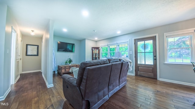 living area with dark wood-type flooring, baseboards, and recessed lighting