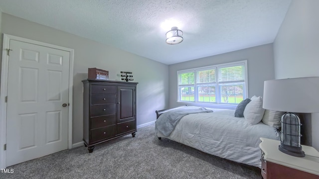 bedroom featuring carpet flooring, baseboards, vaulted ceiling, and a textured ceiling
