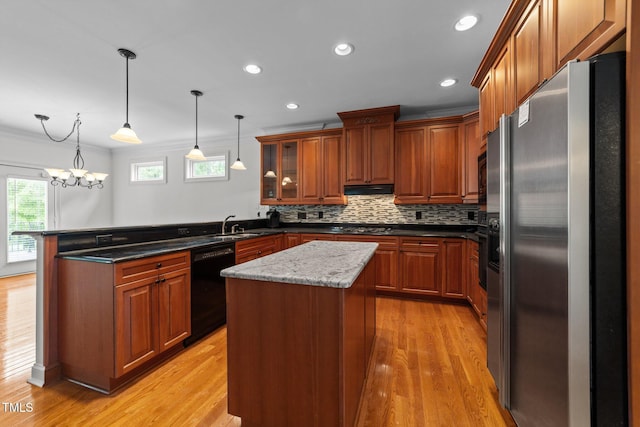 kitchen featuring appliances with stainless steel finishes, a peninsula, light wood-type flooring, recessed lighting, and ornamental molding