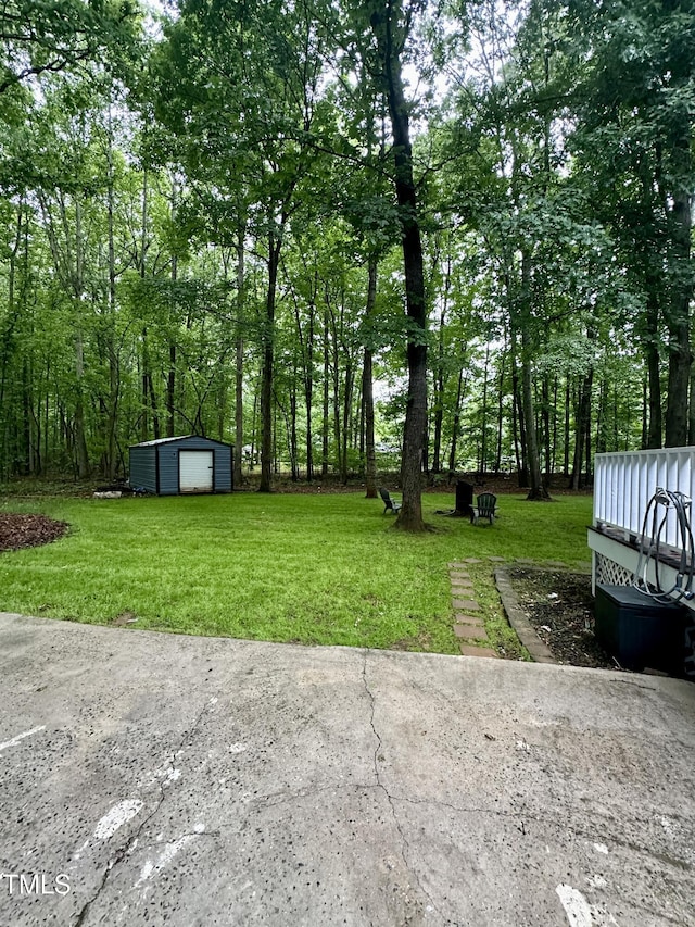 view of grassy yard with an outbuilding and a garage