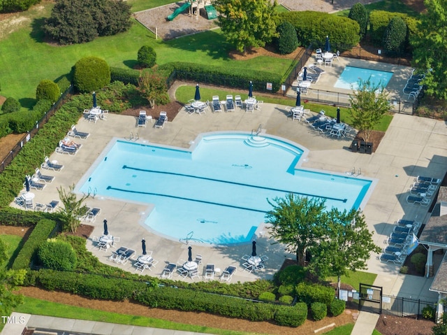 drone / aerial view of a pool