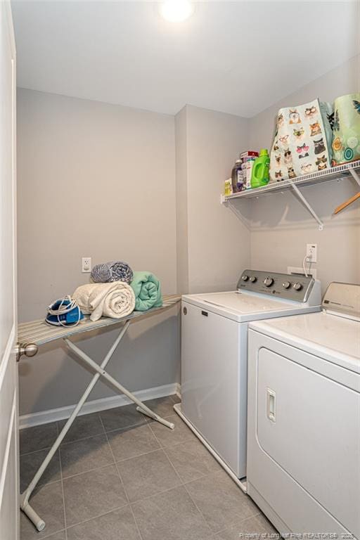 laundry room with independent washer and dryer, light tile patterned floors, and baseboards