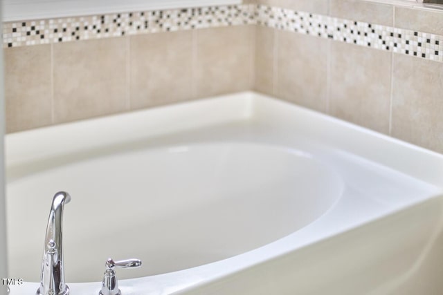 2916 Reynolda Cir, Durham, NC 27712 - full bath featuring a bath