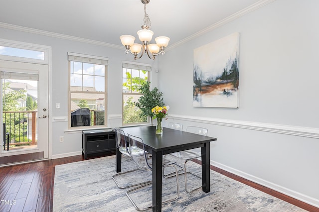 office area featuring a chandelier, ornamental molding, wood finished floors, and healthy amount of natural light