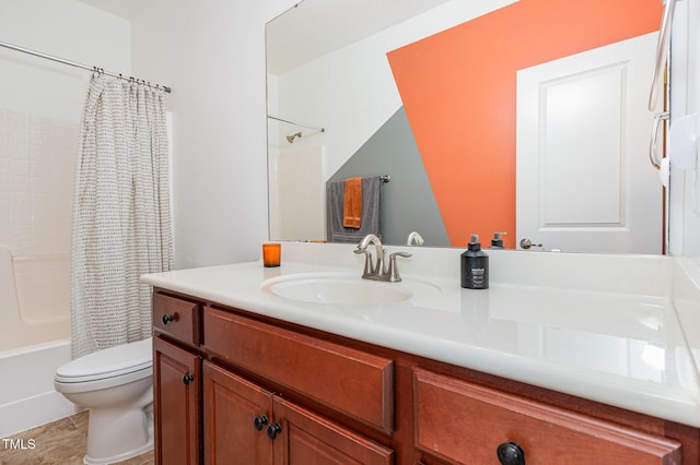 bathroom with toilet, vanity, and shower / tub combo