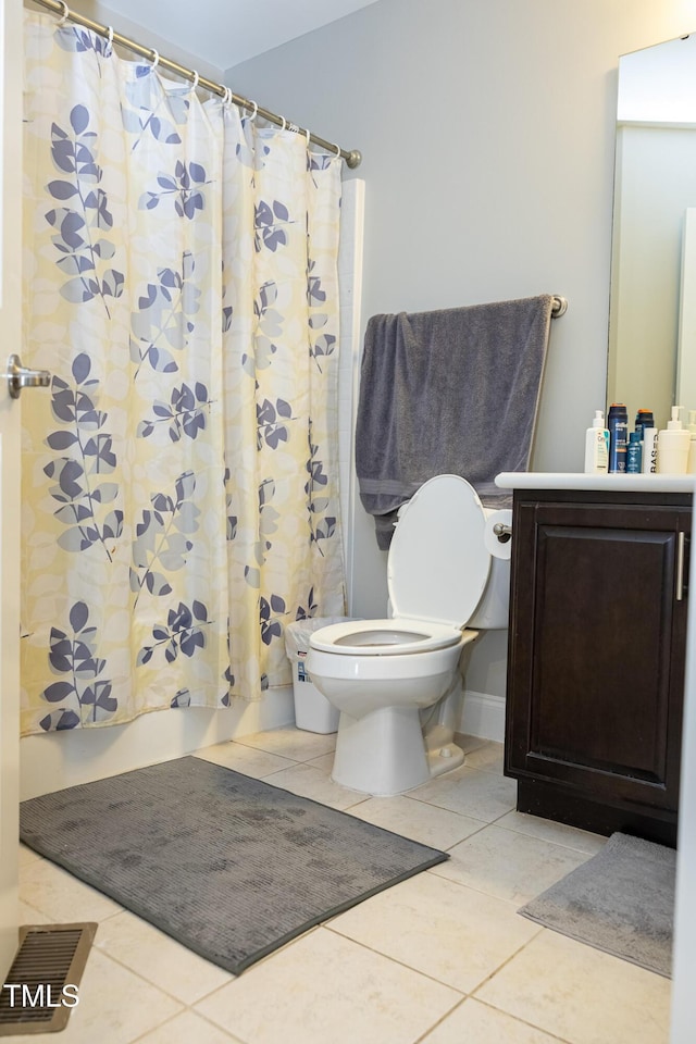full bathroom featuring toilet, tile patterned floors, vanity, and a shower with curtain