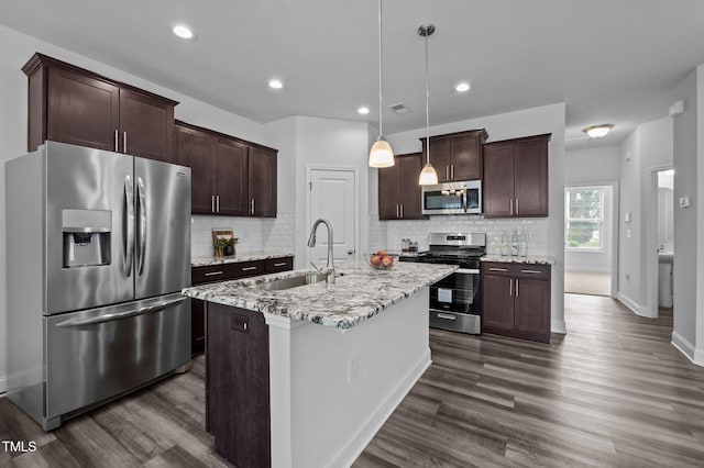 kitchen featuring stainless steel appliances, a sink, dark wood-style flooring, backsplash, and recessed lighting