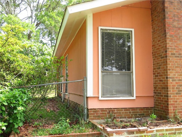 5609 Bowman Ct, Fayetteville, NC 28304 - view of side of home